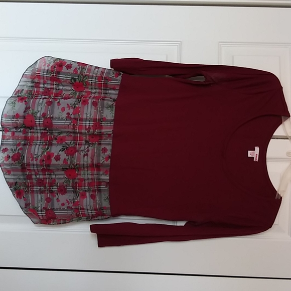 BONGO Tops - 3/4 sleeve float floral top